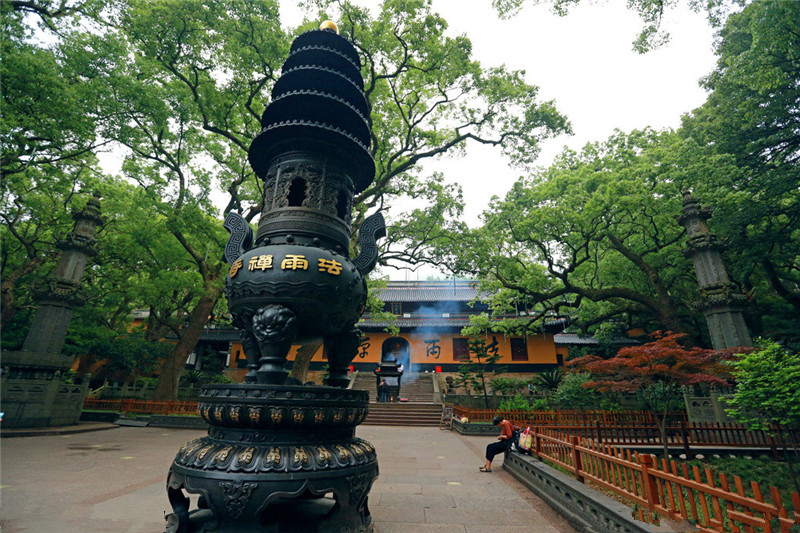 普陀三大寺之一——法雨寺