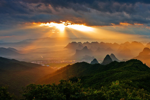 桂林市尧山美丽风景摄影