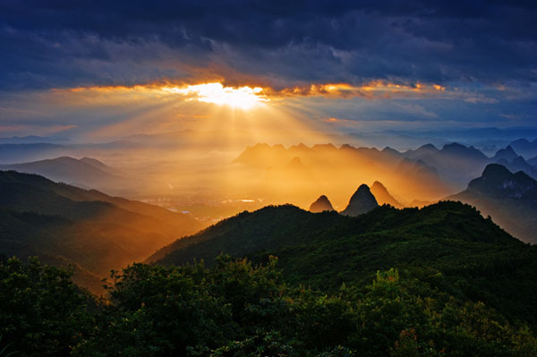 桂林市尧山美丽风景摄影