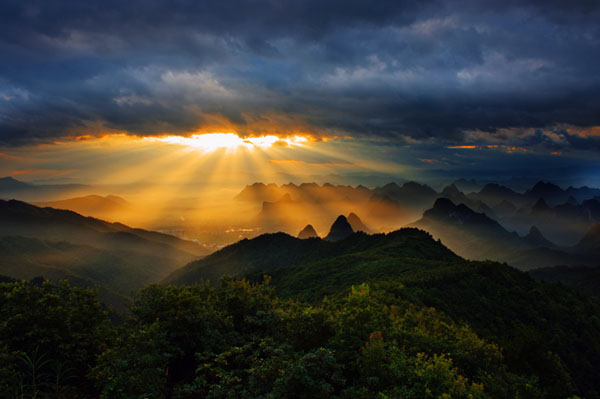 桂林市尧山美丽风景摄影