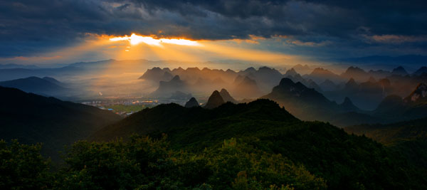 桂林市尧山美丽风景摄影