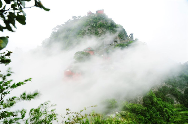 夏日的五岳之冠武当山