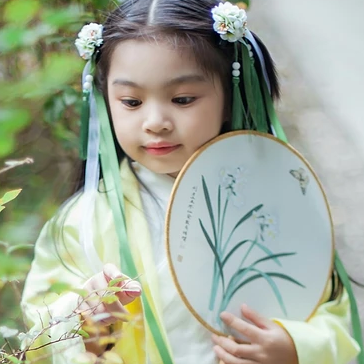 超萌带团扇小女生头像唯美古风真人头像