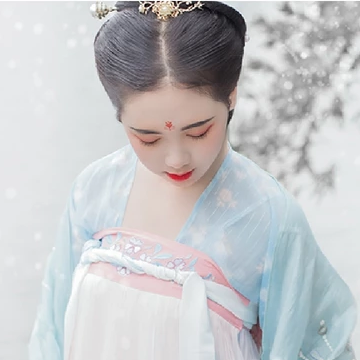 雪景带团扇女生头像，唯美古风真人头像