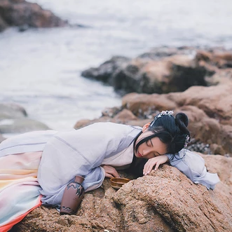 海边带伞女生头像,唯美古风真人头像