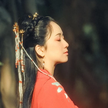 彼岸花團扇紅妝紅衣頭像唯美古風真人頭像