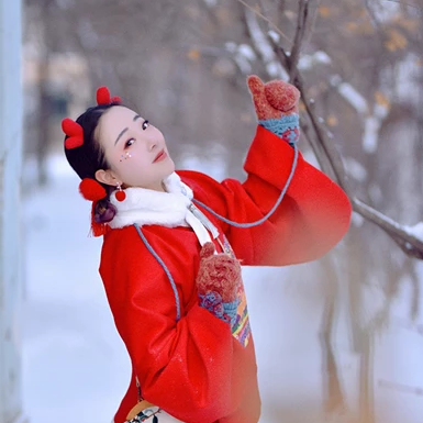 雪景俏皮可爱女生头像，唯美古风真人头像