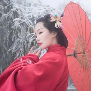 梅花雪紅衣女生頭像唯美古風真人頭像