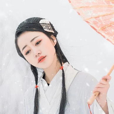 白衣素雪带伞女生头像，唯美古风真人头像