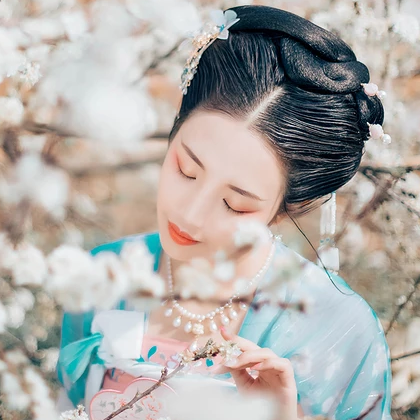 清新梨花芬芳女生头像唯美古风真人头像