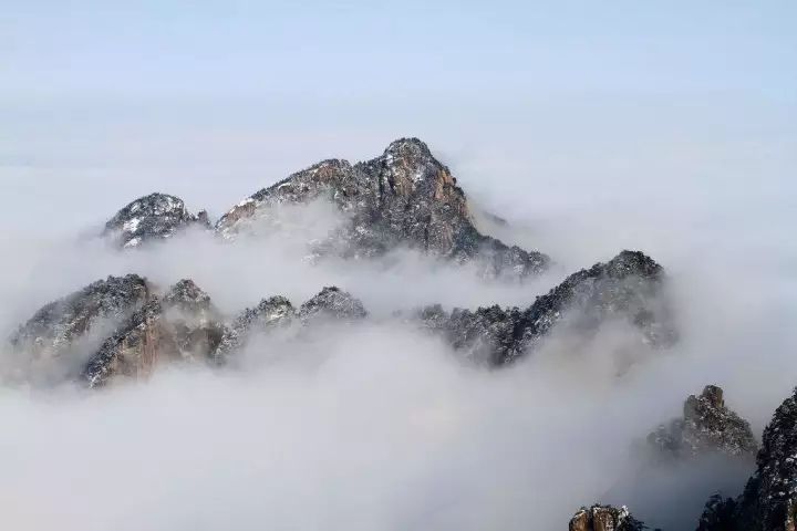 雪后黄山风景宛如人间仙境，舞一曲雪中霓裳羽