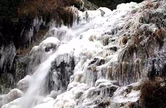 雪后黄山风景宛如人间仙境，舞一曲雪中霓裳羽