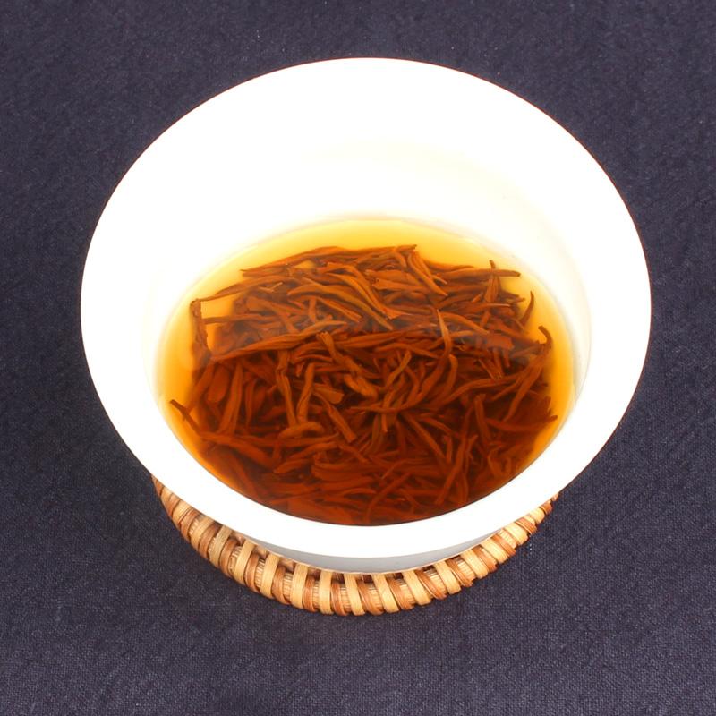 金骏眉红茶茶汤冲泡图片 (2/2)