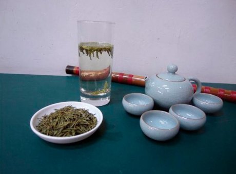 泡一杯武阳春雨茶图片