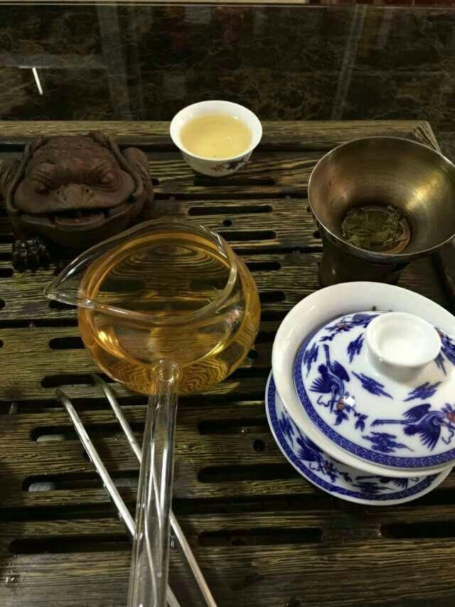 普洱茶冲泡茶汤茶饼图片 (21/37)