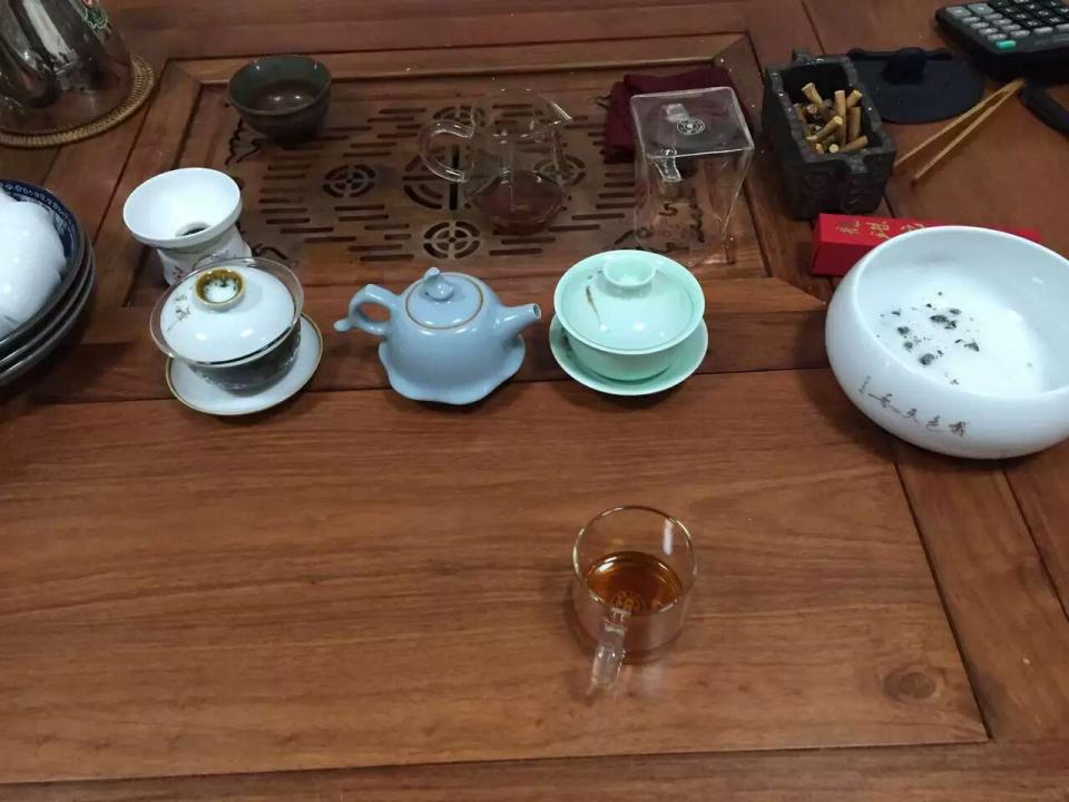 茶桌茶具泡茶图片