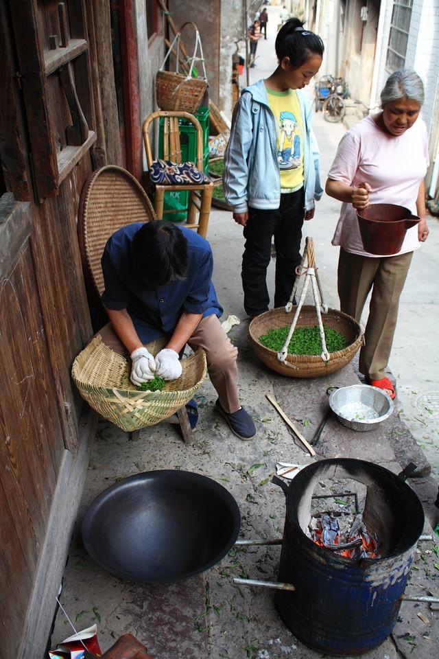 手工炒茶摄影图片3