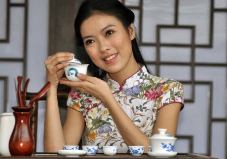 请喝一杯茶  女人如茶，风情万