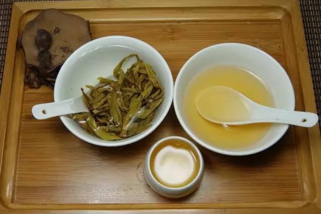 用碗泡一碗茶的图片