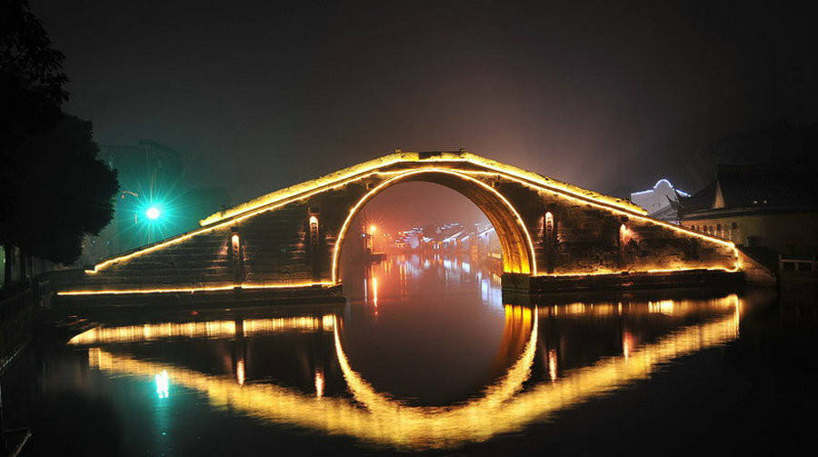 如梦如幻的江南水乡夜景风景图片