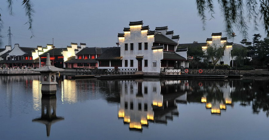 如梦如幻的江南水乡夜景风景图片