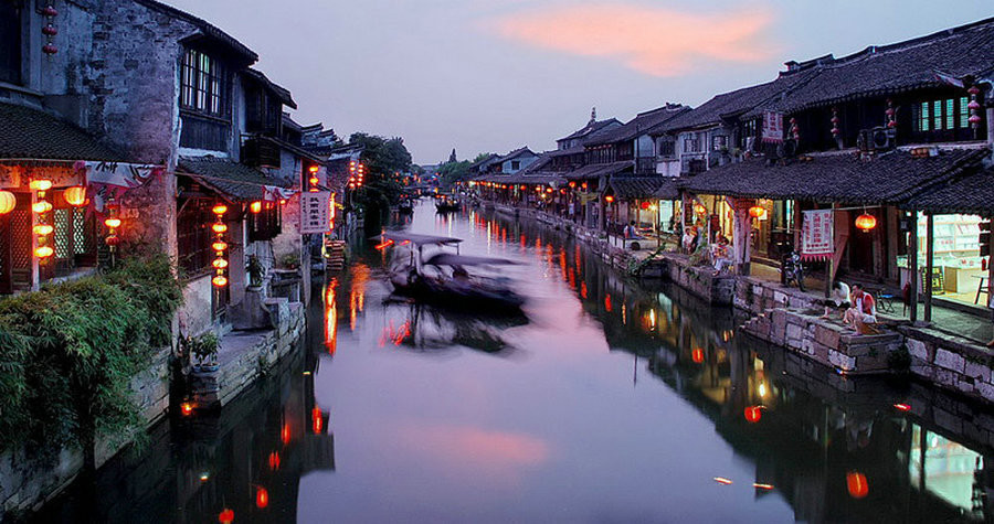 如梦如幻的江南水乡夜景风景图片