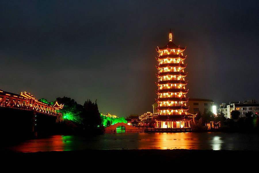 如梦如幻的江南水乡夜景风景图片