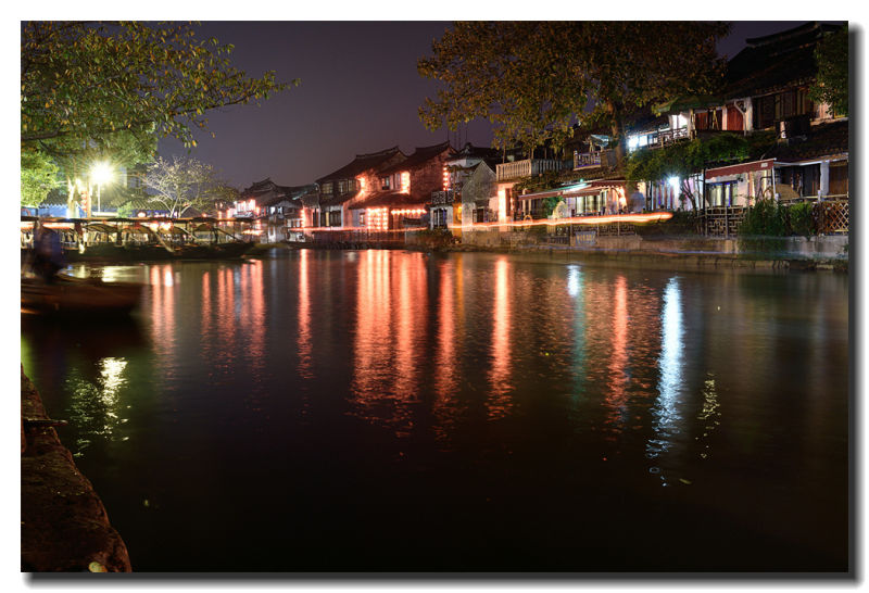 江南古镇夜雨廊桥美景摄影