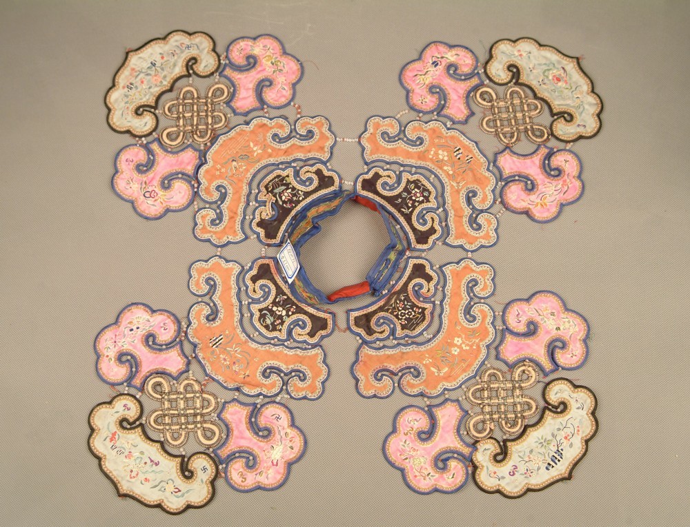 四方四合云纹装饰中国传统云肩