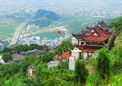 云南永平县宝台山